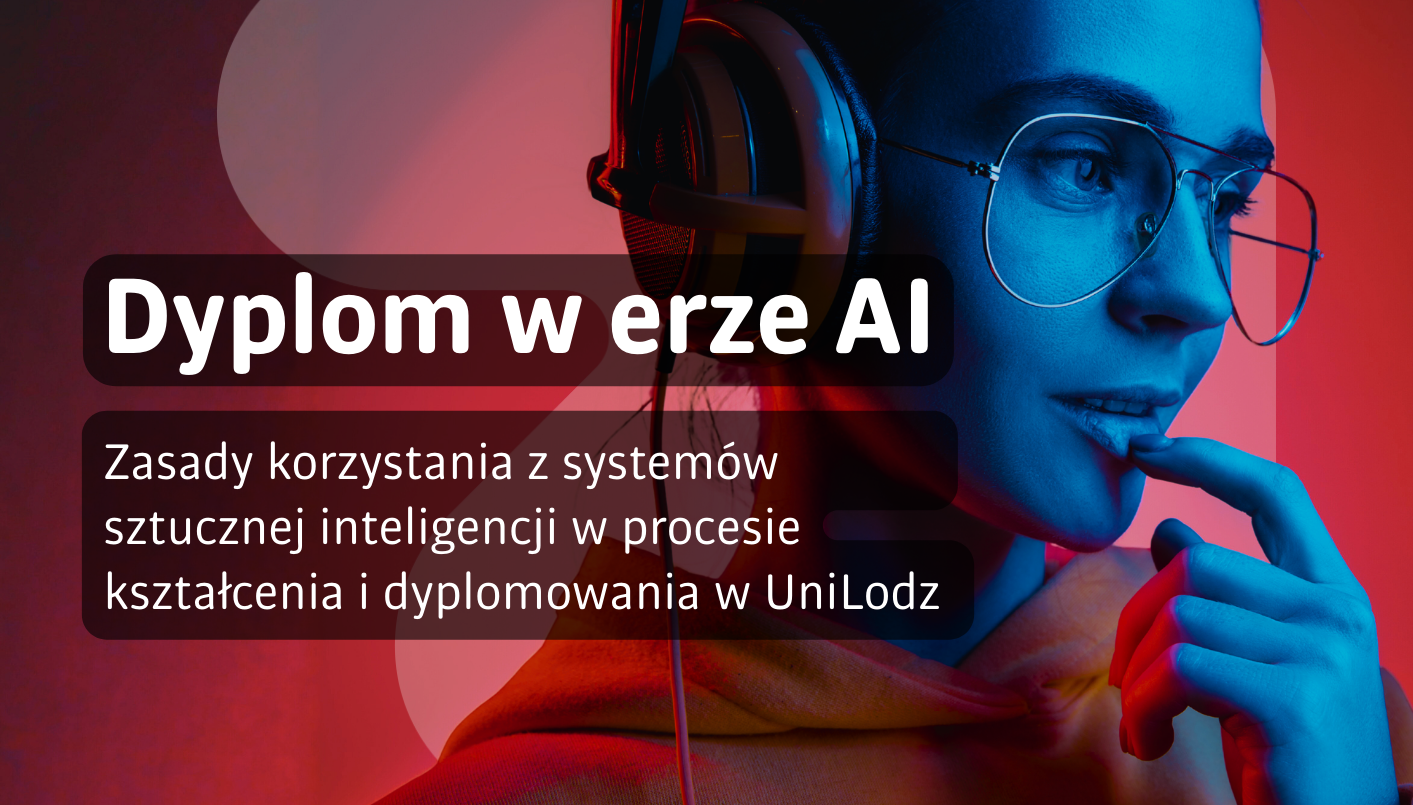 Grafika informacyjna z portretem młodej osoby w okularach i słuchawkach. Zdjęcie utrzymane jest w kontrastowych kolorach czerwieni i niebieskiego. Po lewej stronie znajduje się półprzezroczysty, ciemny prostokąt z białym napisem: „Dyplom w erze AI”. Poniżej umieszczono tekst: „Zasady korzystania z systemów sztucznej inteligencji w procesie kształcenia i dyplomowania w UniLodz”.