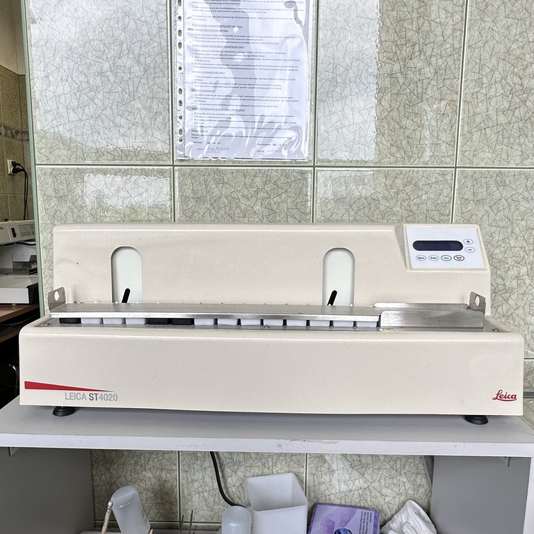 Aparat do podstawowych barwień histologicznych ST4020, Leica