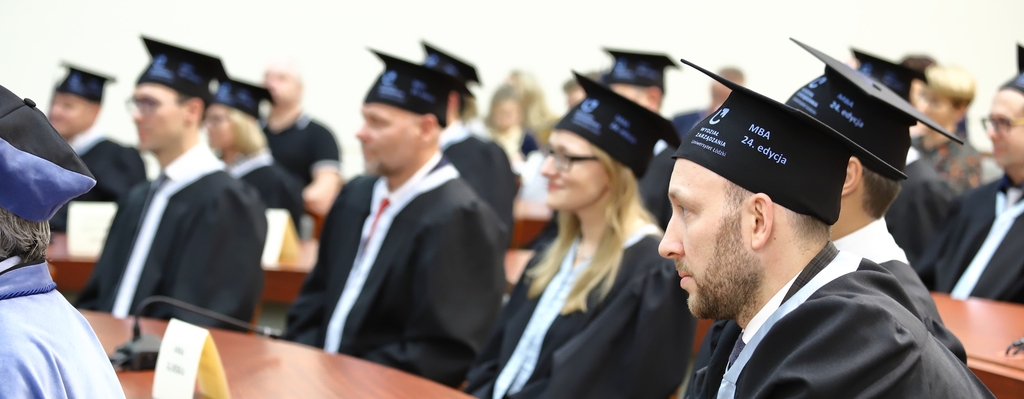 Absolwenci podczas graduacji - 24 edycja MBA