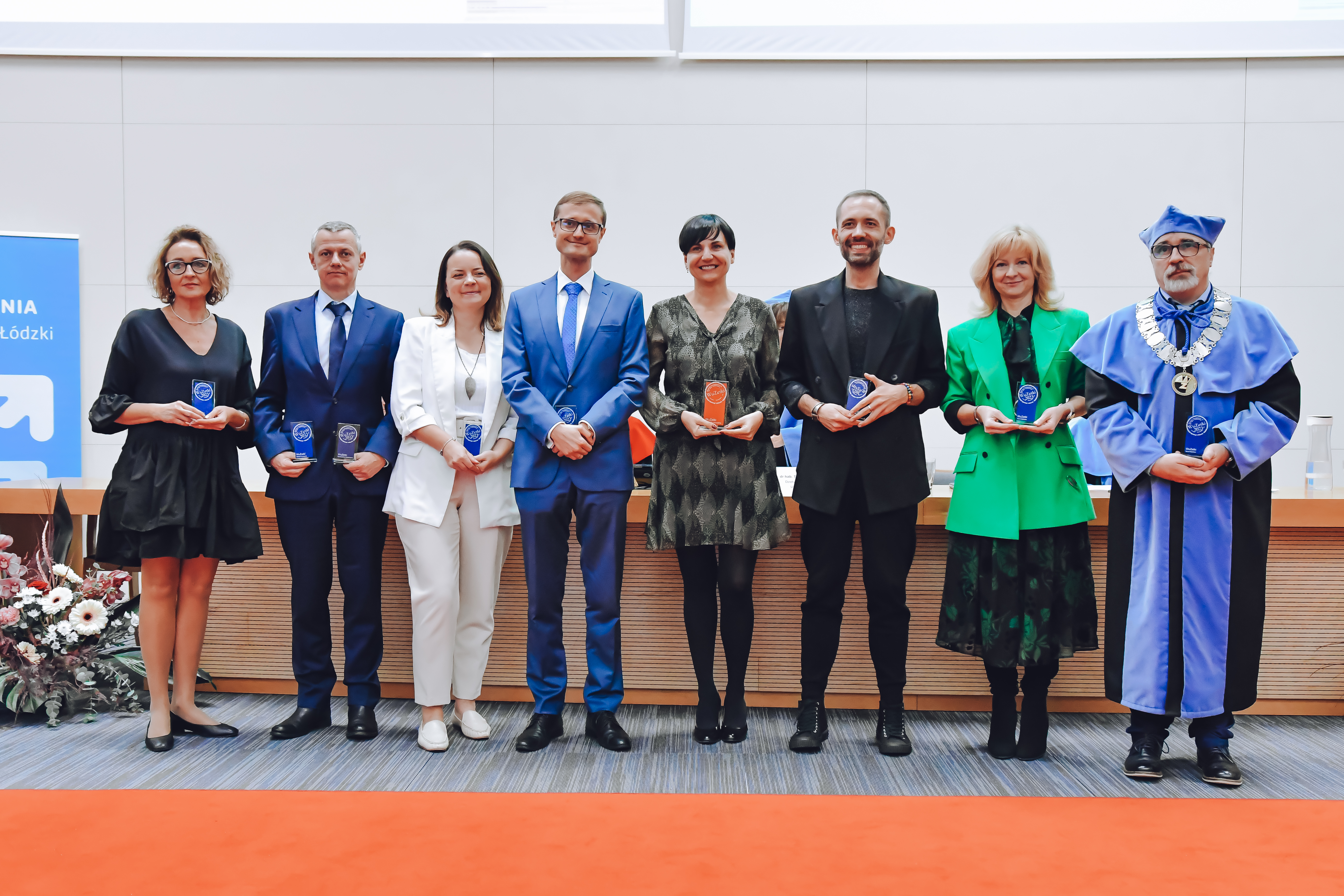 grono laureatów WZ-tek