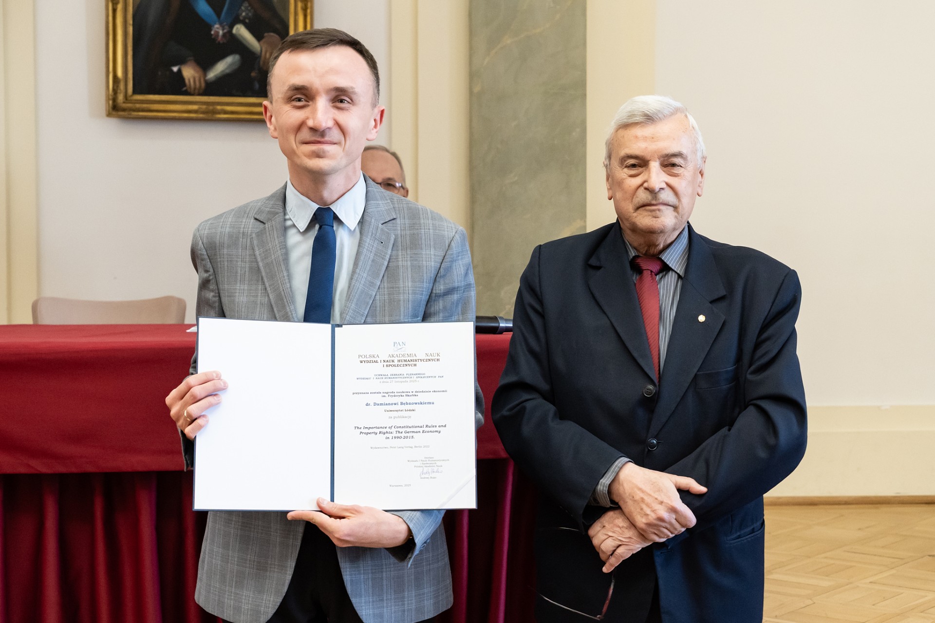 dr Bębnowski podczas wręczenia nagrody