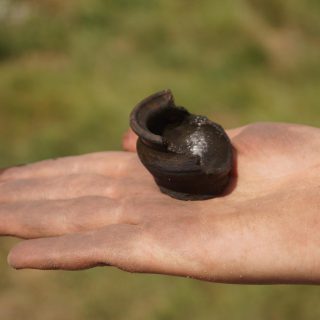 Naczynie ceramiczne na dłoni