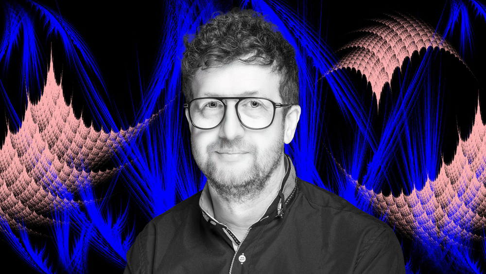 prof. Dariusz Wardowski na kolorowym tle z fraktalami prof. Dariusz Wardowski na kolorowym tle z fraktalami