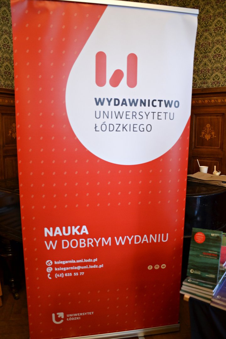 roll up z nazwą UŁ i hasłem "nauka w dobrym wydaniu"