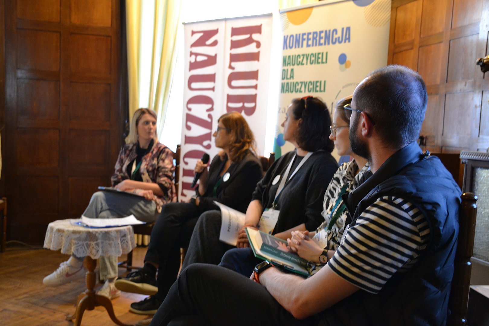 prelegenci konferencji podczas wypowiedzi