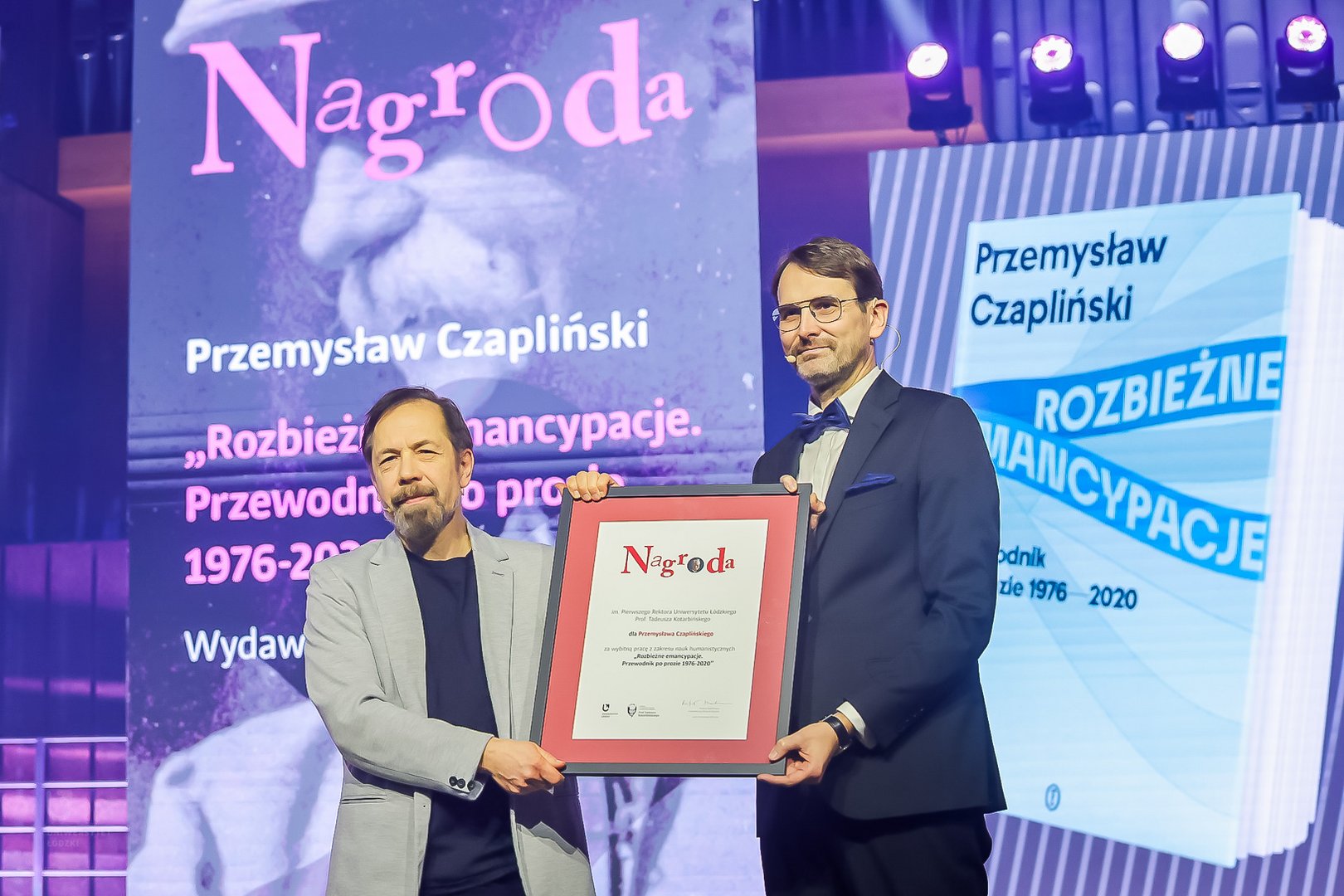 laureat i rektor podczas gali