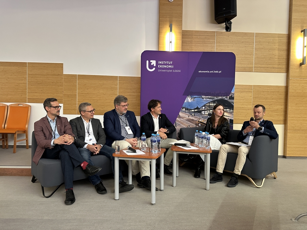Panel Co po ekonomii?