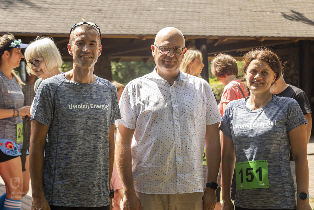 dr Piotr Kędzia, prof. Robert Zakrzewski, Renata Olender-Bartosik podczas rozpoczęcia biegu