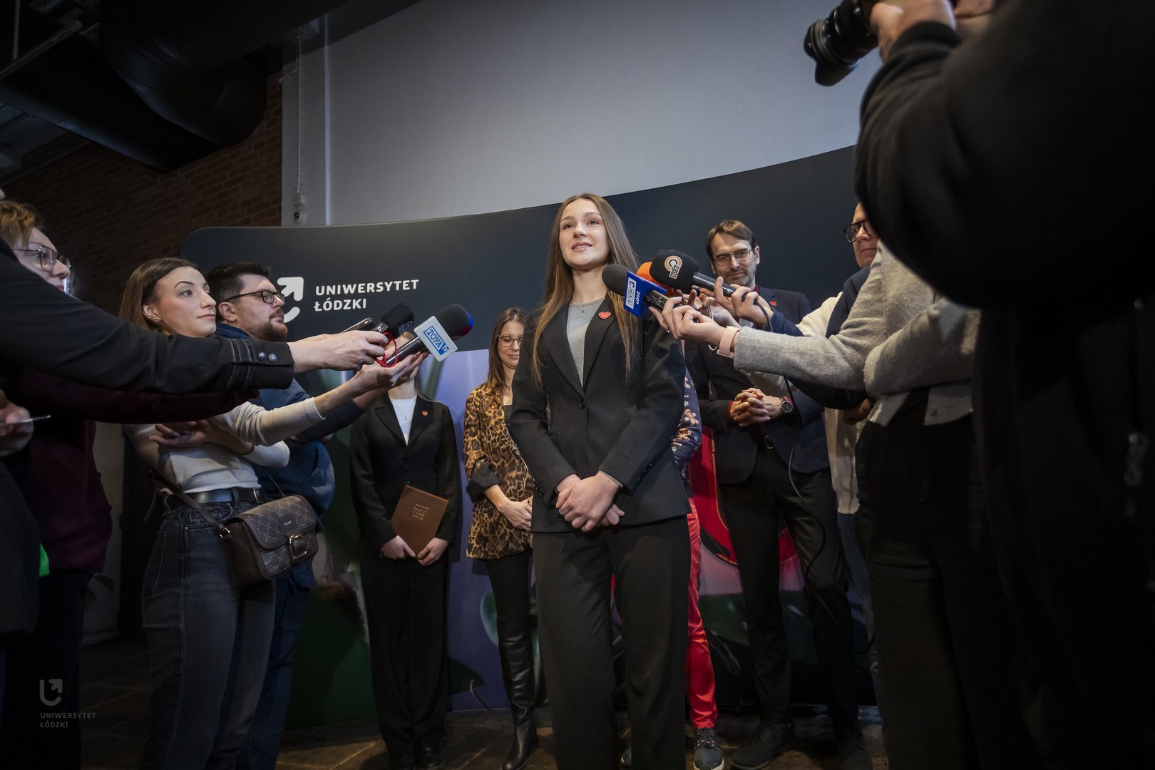 Wolontariuszka WOŚP podczas śniadania prasowego