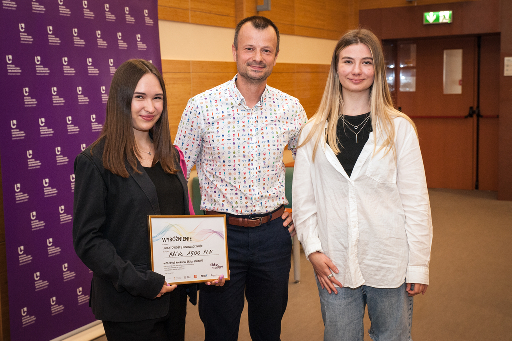 Winners and members of the Jury of the Eksoc StartUP! competition