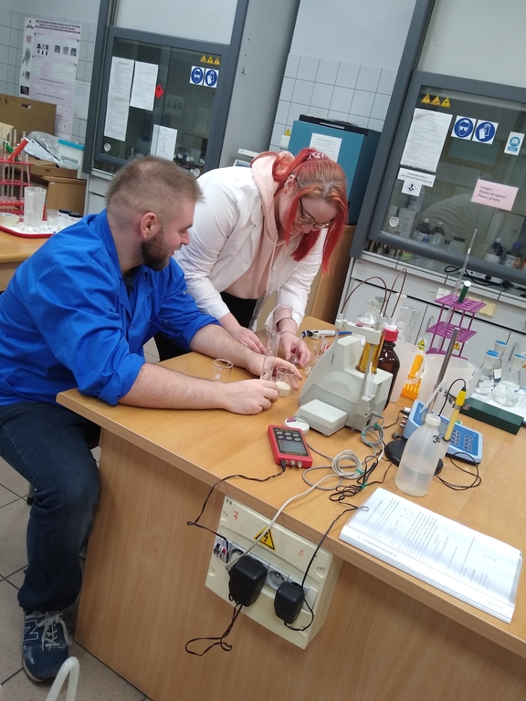 praca w laboratorium