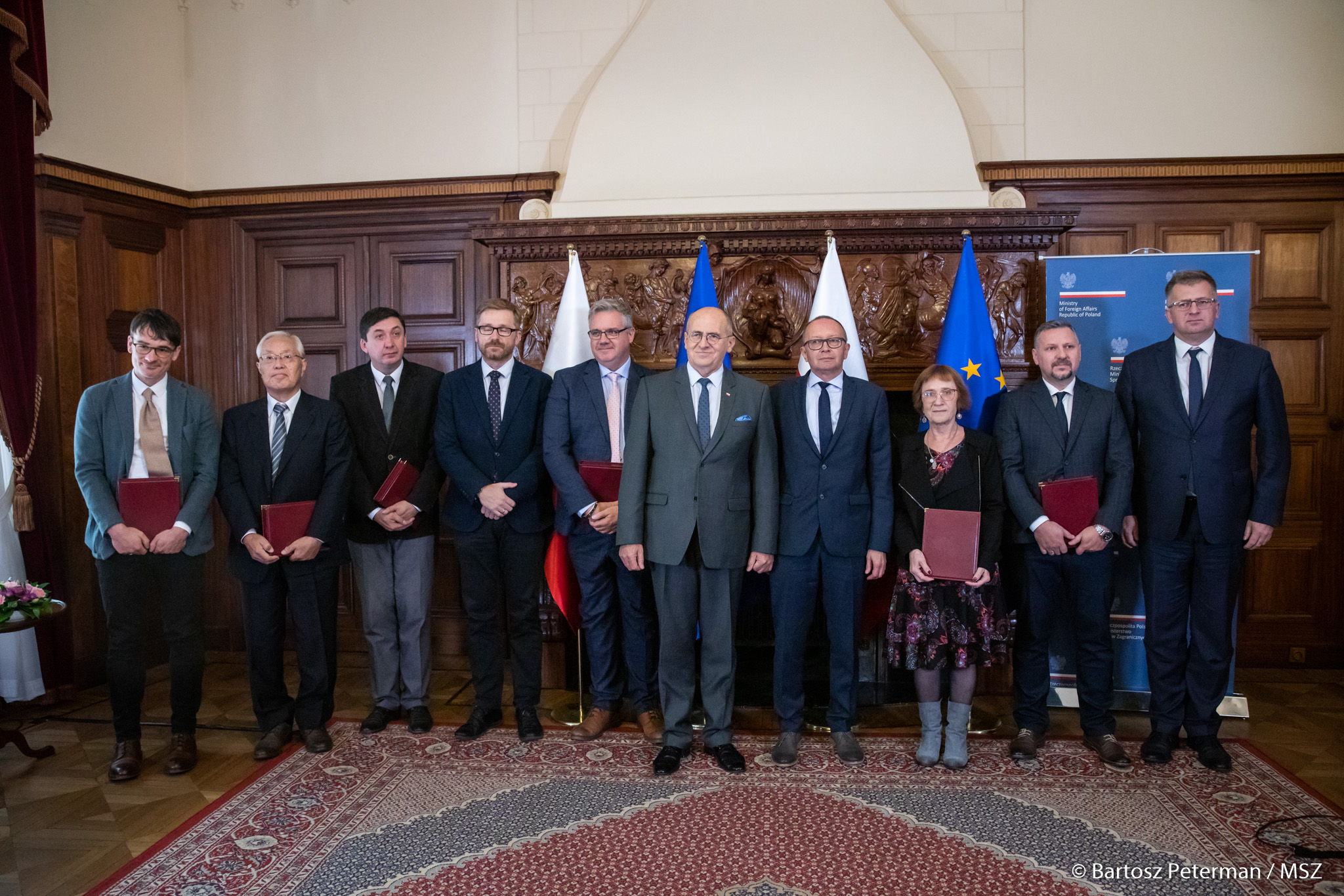 Minister spraw zagranicznych prof. Zbigniew Rau wśród laureatów IV i V edycji Konkursu Historycznego w Pałacu Biedermanna.