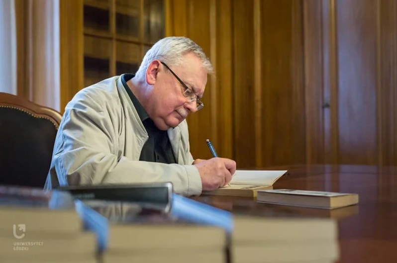 a photo of Andrzej Sapkowski