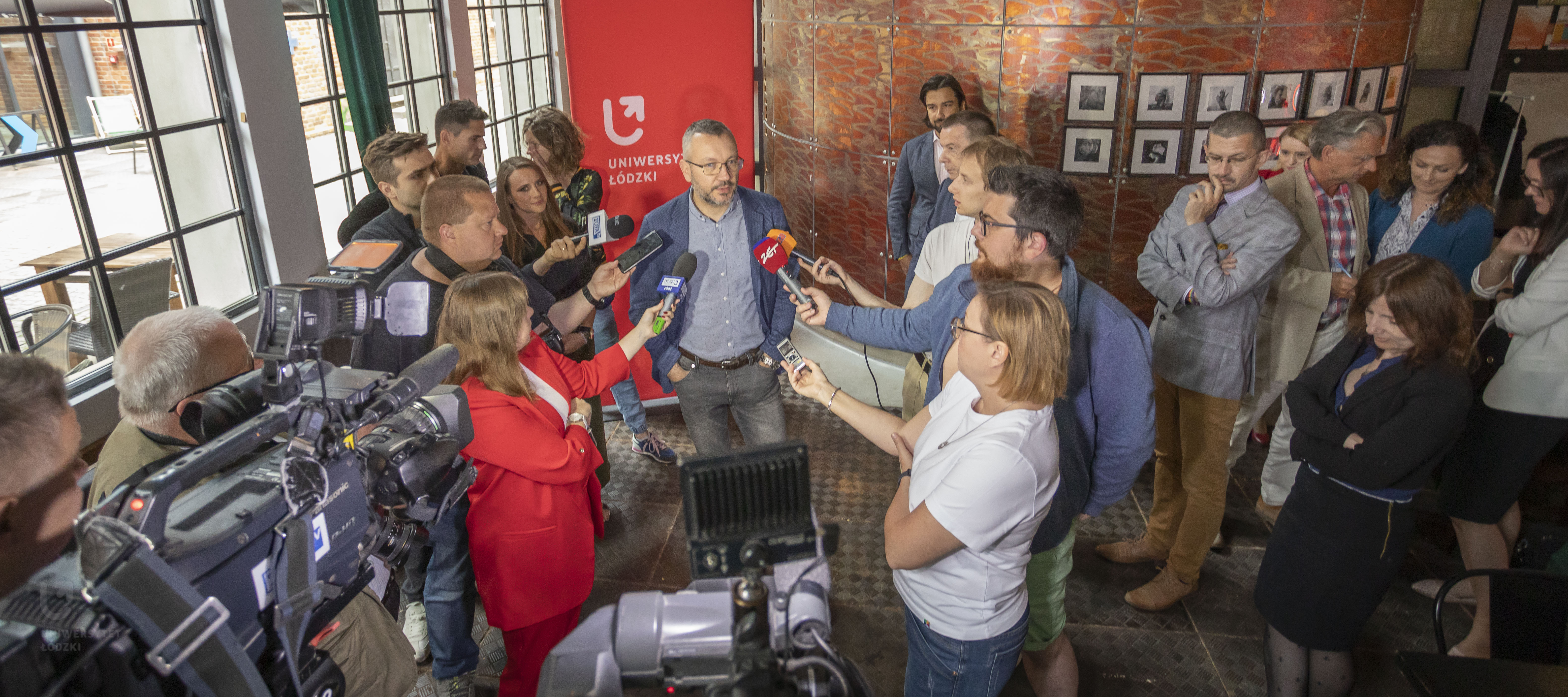 uczestnicy briefingu z mediami podczas śniadania prasowego