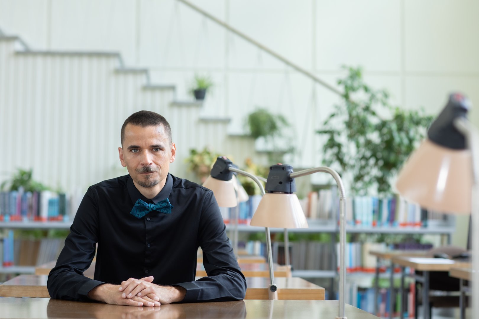 a portrait photo of dr hab. Krzysztof Pabis, Associate Professor at the University of Lodz