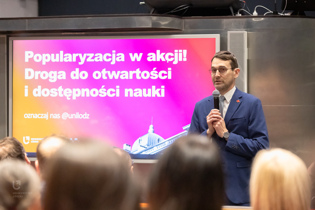 The University of Lodz Rector giving a speech