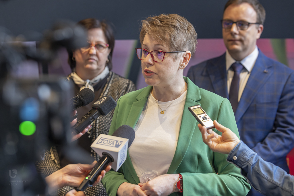 Prorektorka ds. kształcenia UŁ, dr hab. Małgorzata Wrzesień, prof. UŁ w czasie briefingu prasowego